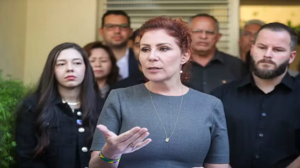 Carla Zambelli deixa o país após condenação no STF e comunica afastamento do mandato 4 Foto: Felipe Rau/Estadão Conteúdo/Reprodução
