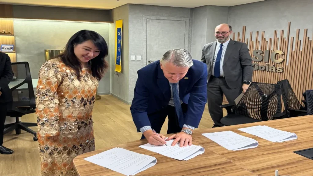 Governo de Goiás Assina Memorando Com a China Para Criação de Laboratório de Gemas 2 Governo de Goiás assina memorando com a China para criação de laboratório de gemas