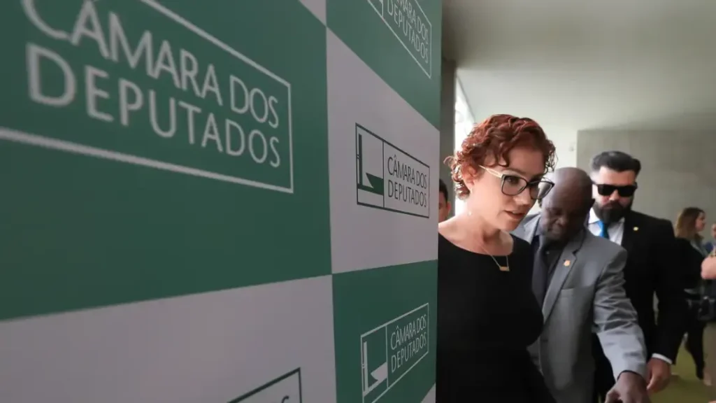 STF Analisa Recurso de Carla Zambelli Para Tentar Reverter Condenação Por Invasão Ao Sistema do CNJ 1 STF analisa recurso de Carla Zambelli para tentar reverter condenação por invasão ao sistema do CNJ