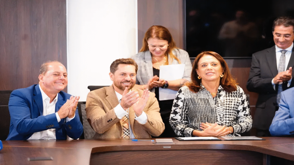 Bruno Peixoto recebe Gracinha Caiado para apresentação de novo Pacote Social 11 Foto: Marcos Souza/Divulgação/Alego