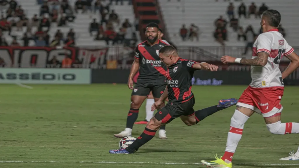 Atlético-GO Vira o Jogo e Derrota o CRB na Série B 10 Atlético-GO Vira o Jogo e Derrota o CRB na Série B
