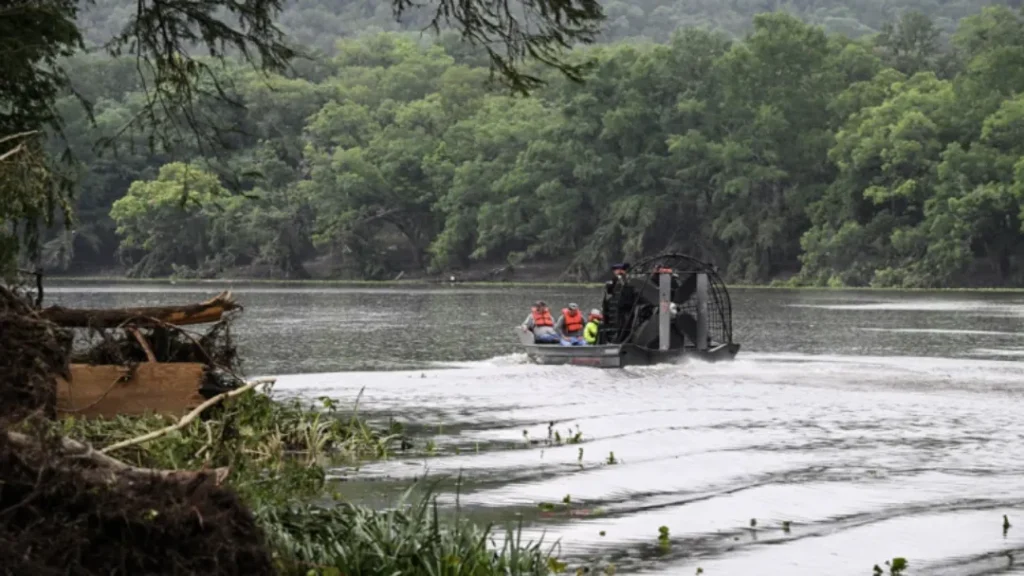 Texas Enfrenta Tragédia Após Enchentes: 79 Mortos e Buscas Por Desaparecidos Continuam 4 Texas Enfrenta Tragédia Após Enchentes: 79 Mortos e Buscas Por Desaparecidos Continuam