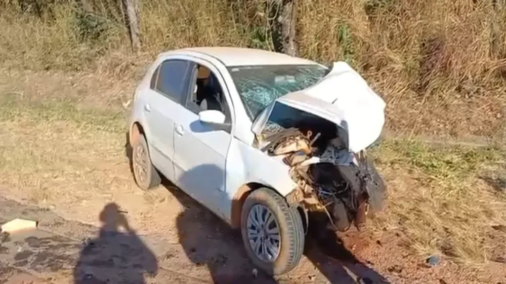 Colisão Entre Três Veículos na BR‑153 em Uruaçu Deixa Dois Mortos 2 Colisão entre três veículos deixa dois mortos na BR-153, em Uruaçu