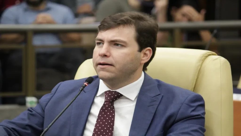 Goiânia Prevê Multas Para Descarte Irregular de Lixo; Kitão Quer oferecer até R$ 1 Mil por Denúncias. 12 Goiânia Prevê Multas Para Descarte Irregular de Lixo; Kitão Quer oferecer até R$ 1 Mil por Denúncias.