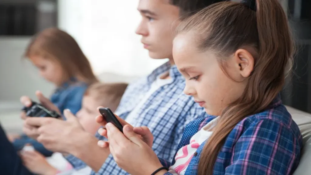 Uso Excessivo de Telas Durante Férias Escolares Acende Alerta Entre Especialistas 3 Uso excessivo de telas durante férias escolares acende alerta entre especialistas