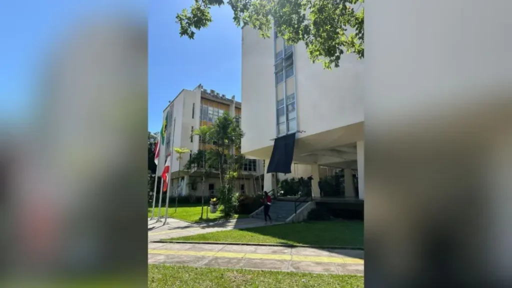Corpos de Estudantes da UFPA São Liberados e Serão Velados em Belém Após Acidente em Goiás 6 Corpos de Estudantes da UFPA São Liberados e Serão Velados em Belém Após Acidente em Goiás