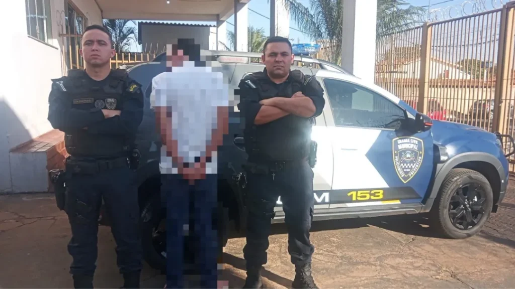 Homem Vai à Delegacia e Diz que Matará Esposa se Não For Preso 12 Homem Vai à Delegacia e Diz que Matará Esposa se Não For Preso