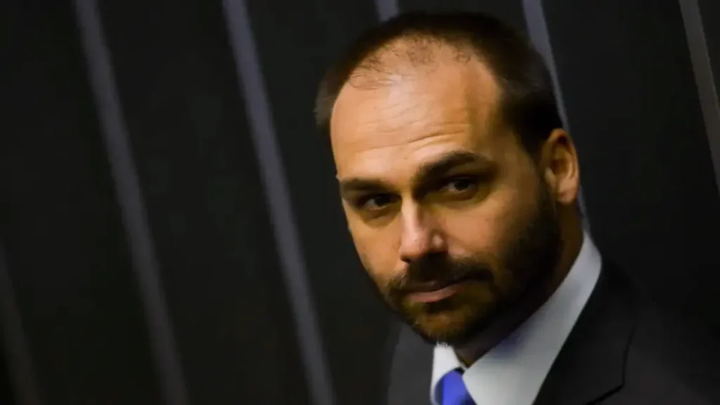 STF Bloqueia Bens e Contas Bancárias de Eduardo Bolsonaro Por Ordem de Moraes 4 STF Bloqueia Bens e Contas Bancárias de Eduardo Bolsonaro Por Ordem de Moraes