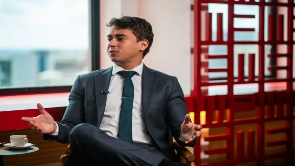 Deputado Nikolas Ferreira é Ferido no Rosto Durante Tumulto na Câmara ao Acompanhar Bolsonaro 2 Deputado Nikolas Ferreira é Ferido no Rosto Durante Tumulto na Câmara ao Acompanhar Bolsonaro