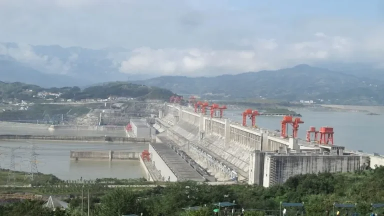 China dá Início à Construção da Maior Hidrelétrica do Mundo e Impulsiona Mercado Financeiro