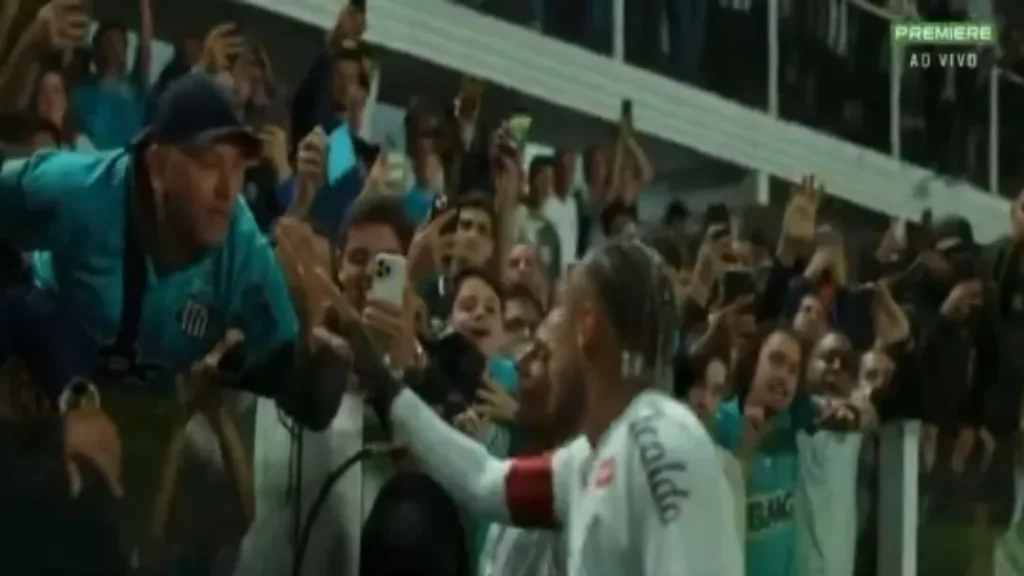 Neymar se Desentende com Torcedor do Santos Após Derrota no Brasileirão 10 Neymar se Desentende com Torcedor do Santos Após Derrota no Brasileirão