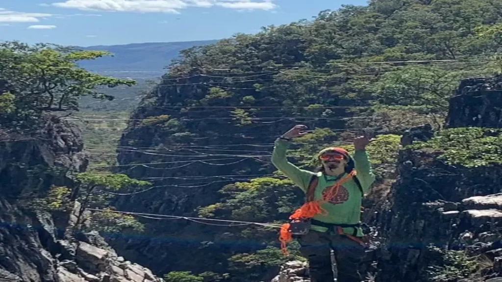Associação Afirma que Turista que Caiu de 50 Metros na Chapada dos Veadeiros Não Estava Preso à Fita 10 Associação Afirma que Turista que Caiu de 50 Metros na Chapada dos Veadeiros Não Estava Preso à Fita