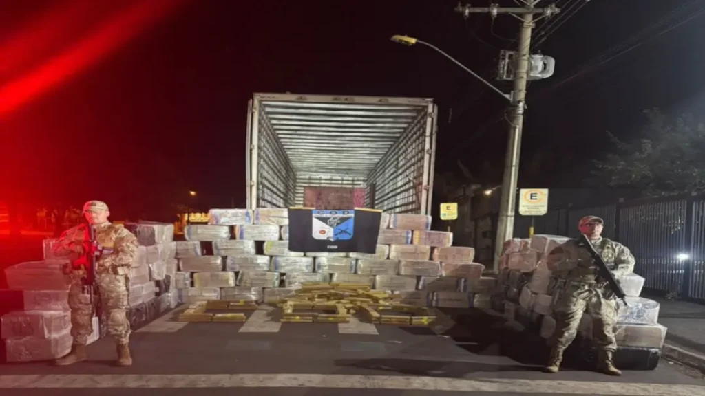PM Apreende Mais de 4 Toneladas de Maconha e Pasta Base de Cocaína no Sudoeste de Goiás 6 Polícia Militar apreende mais de 4 toneladas de maconha e pasta base de cocaína no sudoeste de Goiás