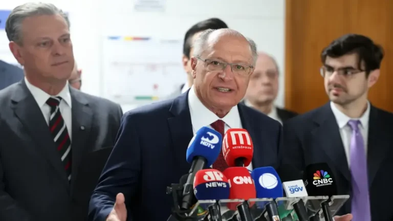 Alckmin diz que Brasil buscará acordo com os EUA antes do início das tarifas de importação