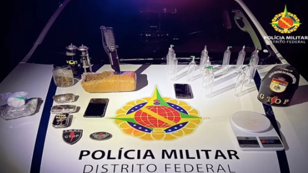 PMDF Apreende Mais de R$ 60 Mil em Maconha, Cocaína e Dry Ice, no DF 10 PMDF apreende mais de R$ 60 mil em drogas, incluindo maconha, cocaína e dry ice, no DF