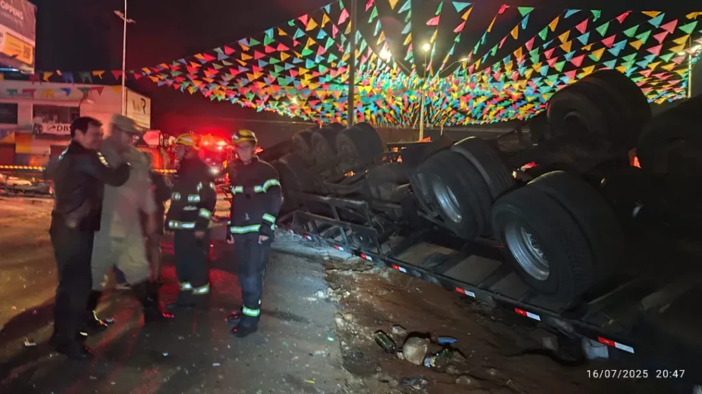 Caminhão Tomba e Cai em Córrego em Itumbiara; Motorista Morre Preso às Ferragens 5 Caminhão tomba em Itumbiara e motorista morre preso às ferragens