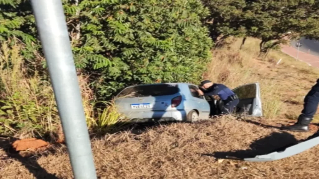 GCM de Senador Canedo Auxilia Motorista em Situação de Risco no Morro Santo Antônio 9 GCM de Senador Canedo Auxilia Motorista em Situação de Risco no Morro Santo Antônio