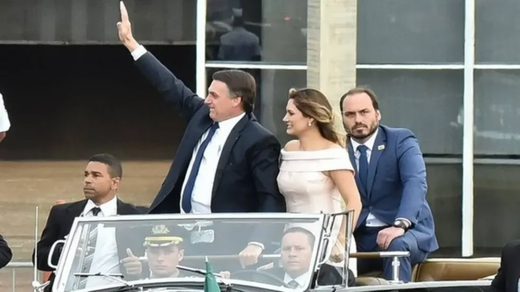 Bolsonaro Confirma Michelle e Carlos Como Pré-Candidatos ao Senado 5 Bolsonaro confirma Michelle e Carlos como pré-candidatos ao Senado