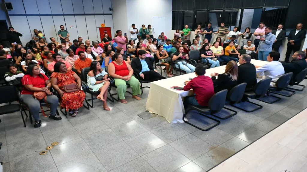 Prefeito Sandro Mabel Realiza Audiência Pública com Moradores da Ocupação Estrela Dalva 7 Prefeito Sandro Mabel realiza audiência pública com moradores da ocupação Estrela Dalva