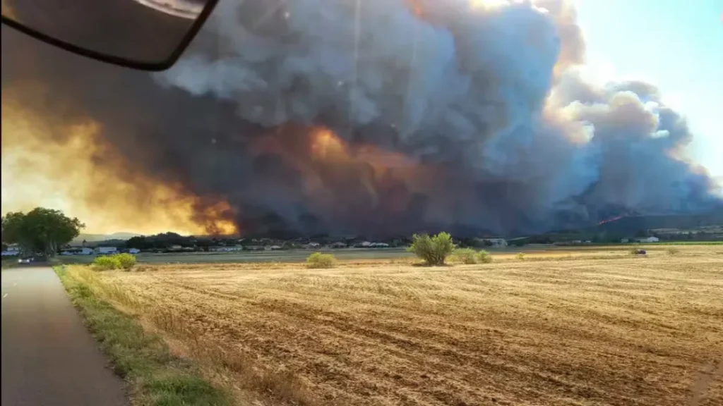 Incêndio Florestal na França 1 Morto e 9 Feridos; Fogo Destrói Área do Tamanho de Paris 7 Incêndio Florestal na França 1 Morto e 9 Feridos; Fogo Destrói Área do Tamanho de Paris