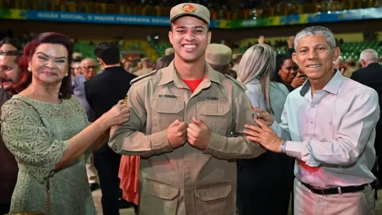 Bombeiro de Goiás resgata homem paraplégico de afogamento em praia de Fortaleza
