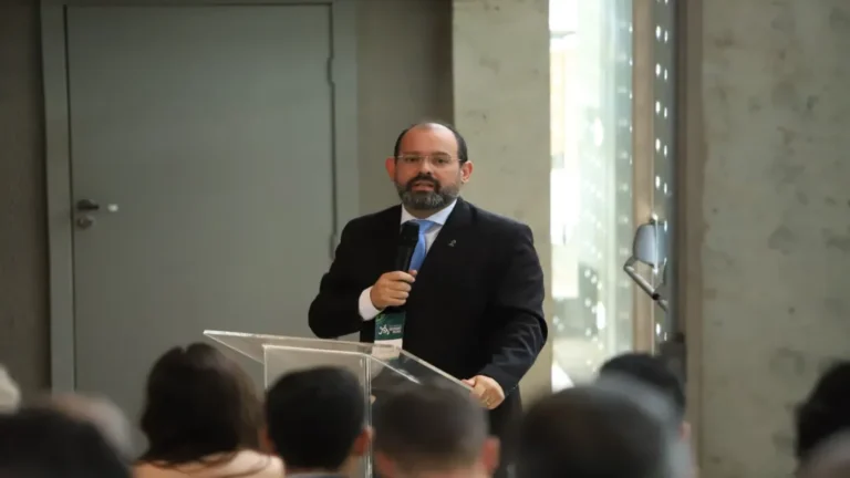 Antonio Cruvinel Assume Segundo Mandato Como Reitor da UEG