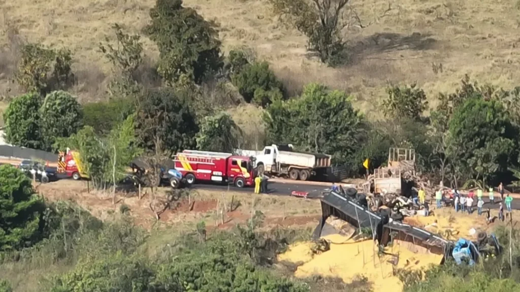 Grave acidente na GO-164 deixa duas vítimas fatais em Quirinópolis 10 Grave acidente na GO-164 deixa duas vítimas fatais em Quirinópolis