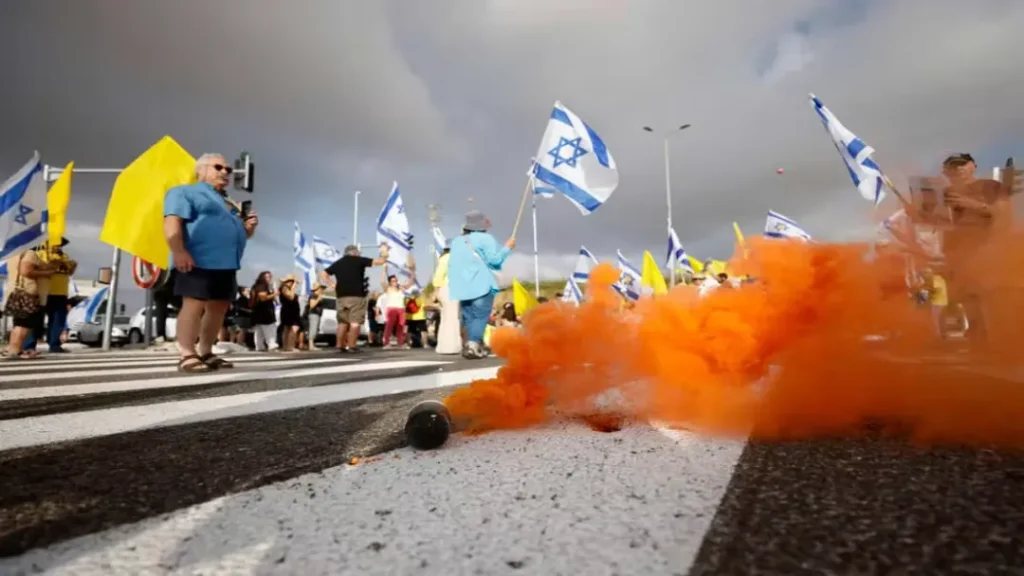 Protestos bloqueiam estradas em Israel com pedidos de cessar-fogo e libertação de reféns em Gaza 5 Protestos bloqueiam estradas em Israel com pedidos de cessar-fogo e libertação de reféns em Gaza