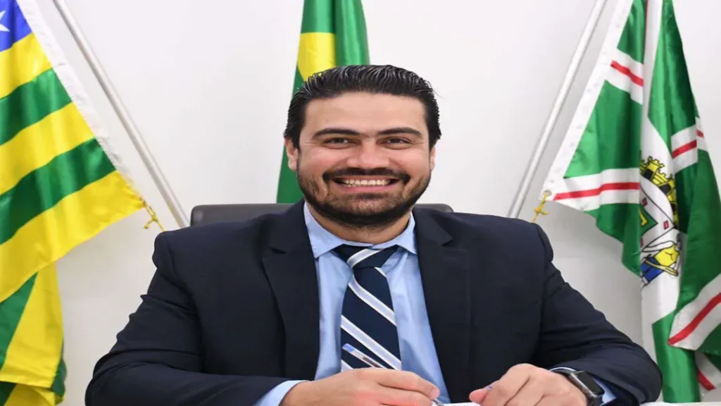 Prefeito Sandro Mabel exonera secretário Diogo Franco 13 Prefeito Sandro Mabel exonera secretário Diogo Franco