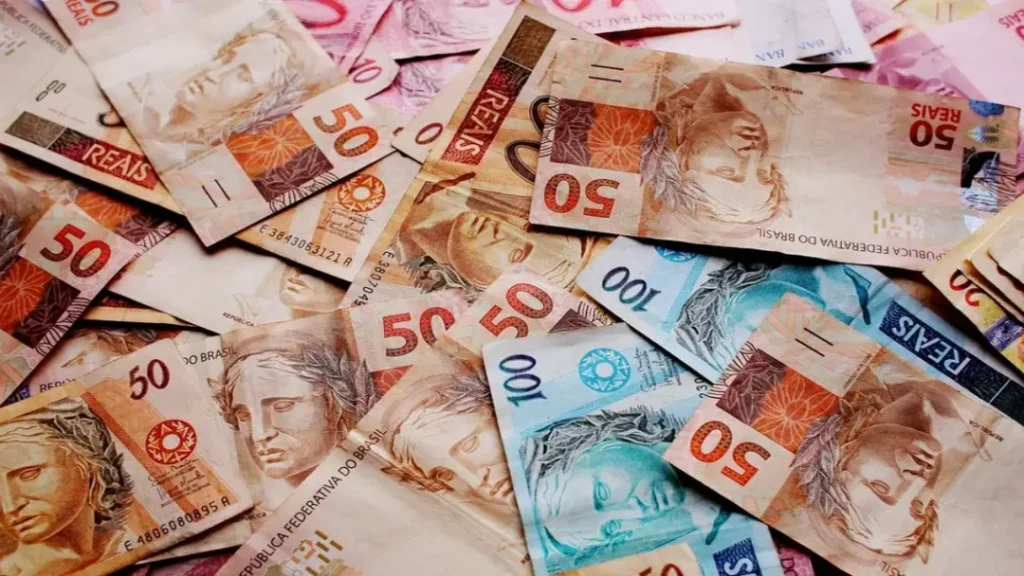 Servidor que abandonou cargo é condenado a devolver quase R$ 1 milhão aos cofres públicos 1 Servidor que abandonou cargo é condenado a devolver quase R$ 1 milhão aos cofres públicos