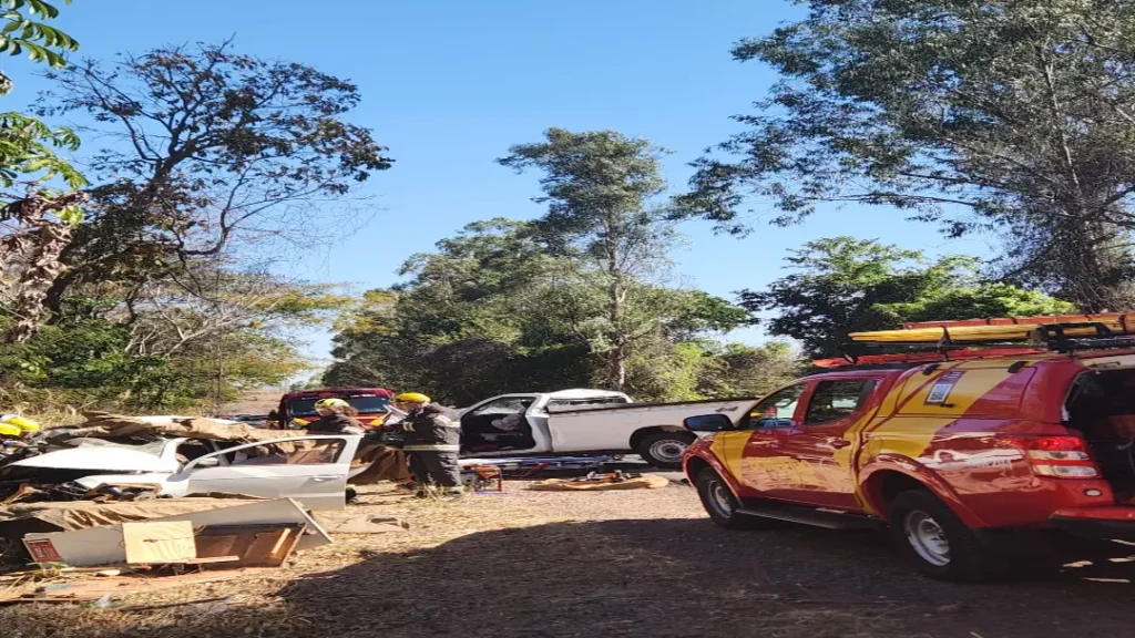Acidente na GO-215, em Pontalina, Deixa Três Mortos e Dois Feridos 4 acidente na GO-215, em Pontalina, deixa três mortos e dois feridos