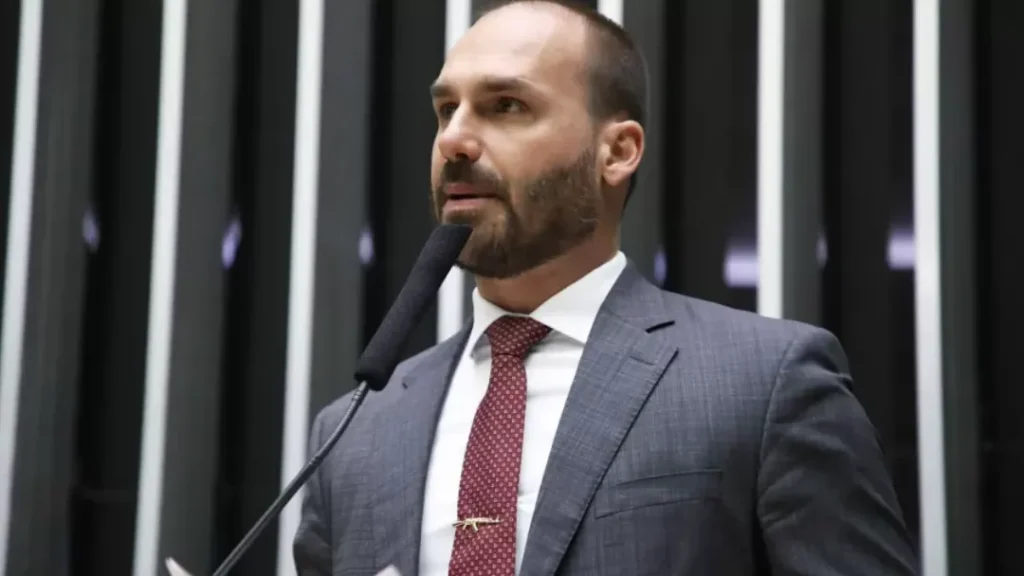 Eduardo Bolsonaro Afirma Que Fará "O Possível" Para Afastar Alexandre de Moraes do STF 8 Eduardo Bolsonaro Afirma Que Fará "O Possível" Para Afastar Alexandre de Moraes do STF