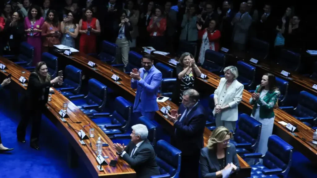 Senado aprova projeto que combate adultização de crianças na internet 9 Senado aprova projeto que combate adultização de crianças na internet