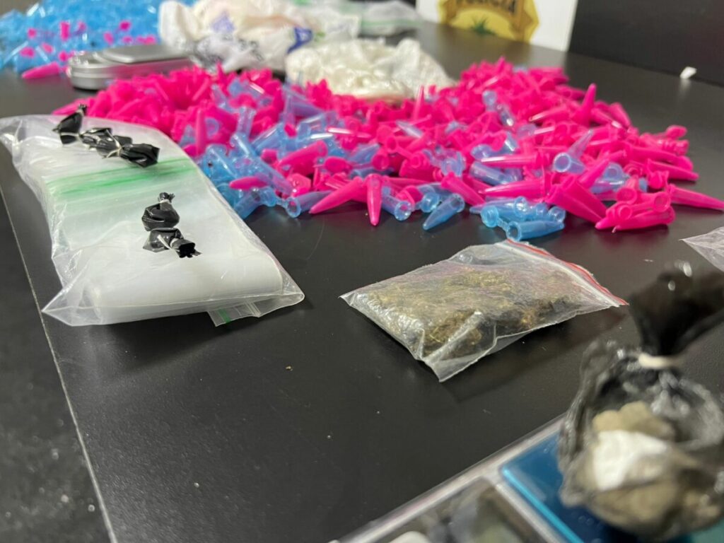 Polícia Civil fecha boate usada para tráfico de drogas e exploração sexual em Luziânia 2 Policia Civil interdita boate usada para o trafico de drogas e exploracao sexual em Luziania e prende familiares por operar o trafico de drogas em Luziania 1