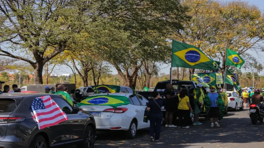 Brasília tem protesto em apoio a Bolsonaro às vésperas de julgamento no Supremo 3 Brasília tem protesto em apoio a Bolsonaro às vésperas de julgamento no Supremo