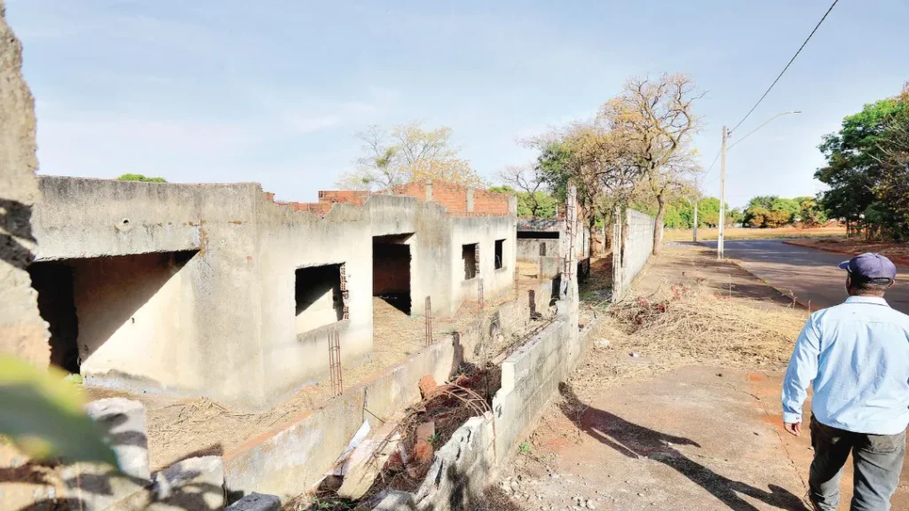 PAC em Goiás registra apenas 30% das obras e ações finalizadas 10 PAC em Goiás registra apenas 30% das obras e ações finalizadas