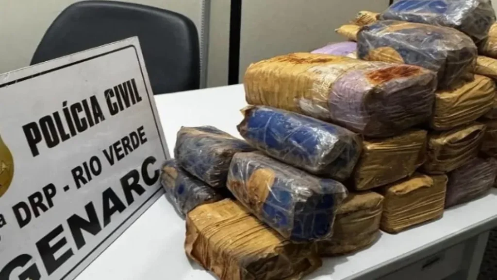 Polícia Civil de Rio Verde apreende cerca de 10 kg de drogas em carro comprado em leilão 9 Polícia Civil de Rio Verde apreende cerca de 10 kg de drogas em carro comprado em leilão