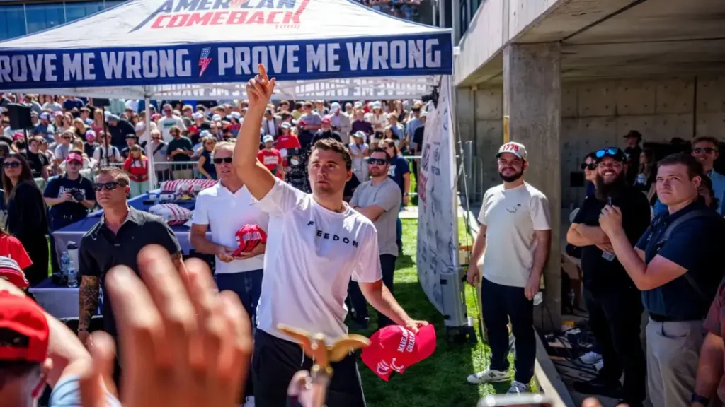 Ativista conservador Charlie Kirk morre após ser baleado durante evento nos EUA 7 ativista conservador Charlie Kirk morre após ser baleado durante evento nos EUA