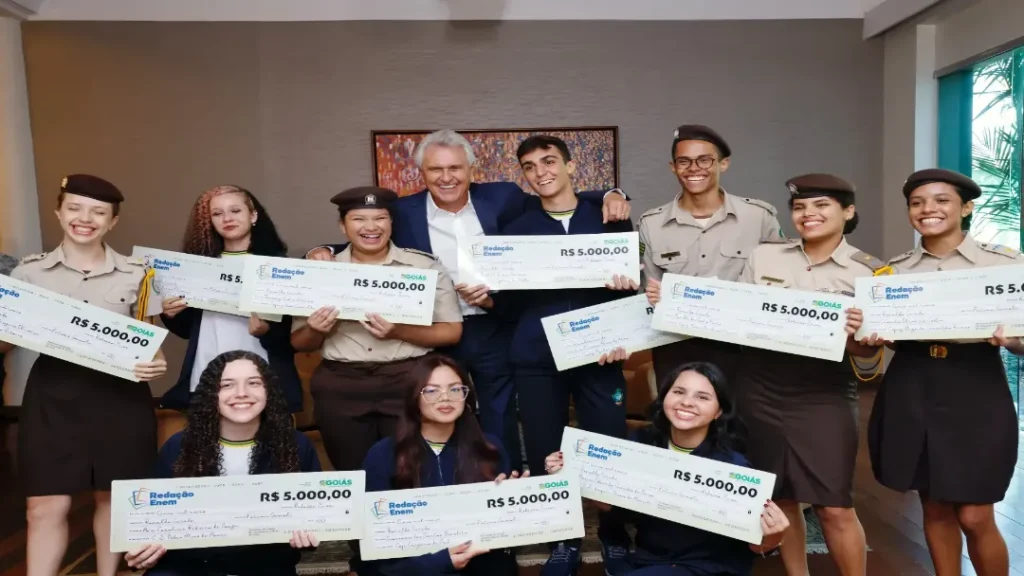 Enem: alunos com bom desempenho em Matemática podem ser premiados com até R$ 10 mil 9 Enem: alunos com bom desempenho em Matemática podem ser premiados com até R$ 10 mil