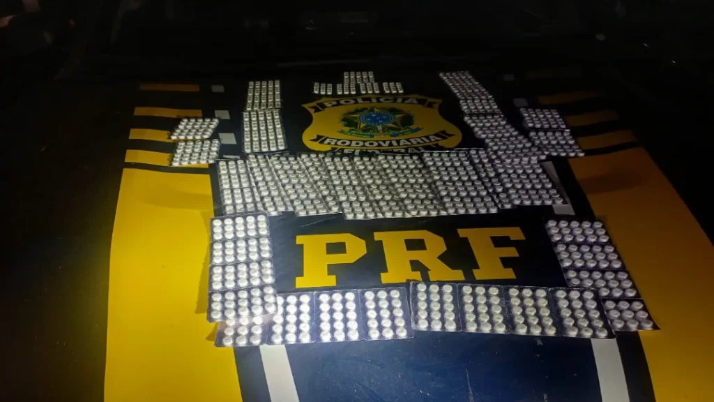 PRF apreende cerca de 1.400 comprimidos de “rebite” em Nerópolis (GO) 8 PRF apreende cerca de 1.400 comprimidos de “rebite” em Nerópolis (GO)