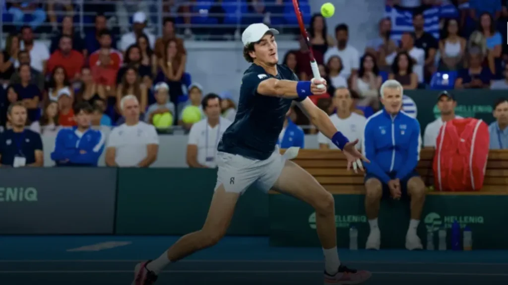 João Fonseca Conquista Vitória sobre Tsitsipas e Brasil Triunfa contra a Grécia na Copa Davis 9 João Fonseca Conquista Vitória sobre Tsitsipas e Brasil Triunfa contra a Grécia na Copa Davis