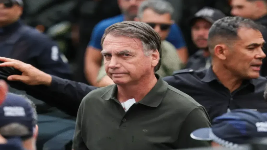 Bolsonaro passa mal e é levado às pressas para hospital em Brasília 6 Bolsonaro passa mal e é levado às pressas para hospital em Brasília
