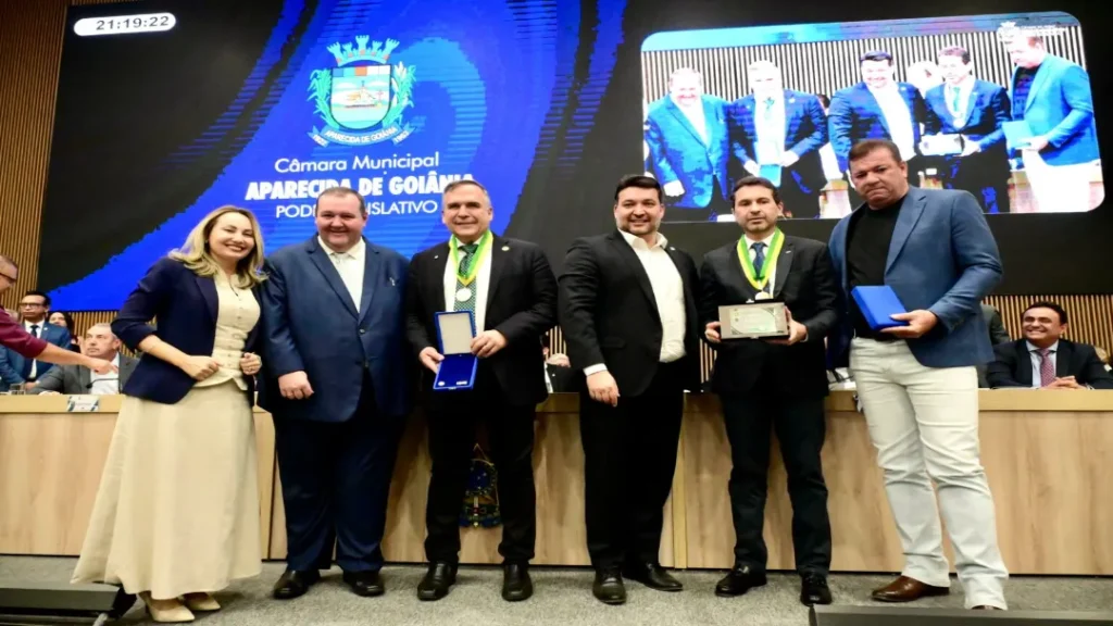 Prefeito Sandro Mabel é homenageado com Medalha do Mérito Legislativo em Aparecida de Goiânia 9 Prefeito Sandro Mabel é homenageado com Medalha do Mérito Legislativo em Aparecida de Goiânia