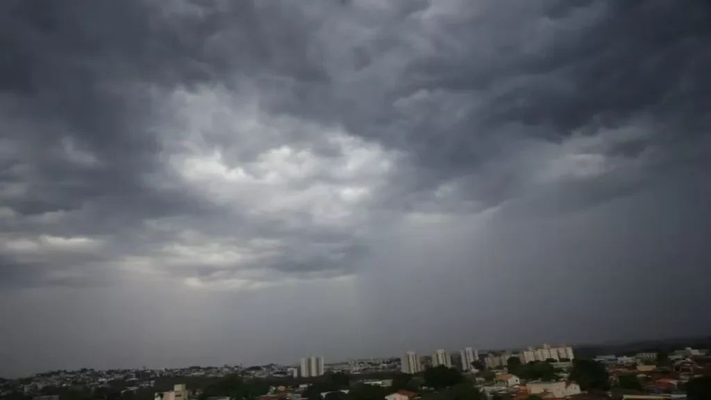 Tempestades podem atingir 37 municípios de Goiás nesta quarta-feira (17/9) 8 Tempestades podem atingir 37 municípios de Goiás nesta quarta-feira (17/9)