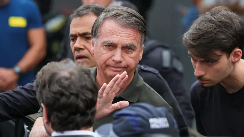 Prisão domiciliar para Bolsonaro entra em debate nas negociações sobre anistia 7 Prisão domiciliar para Bolsonaro entra em debate nas negociações sobre anistia