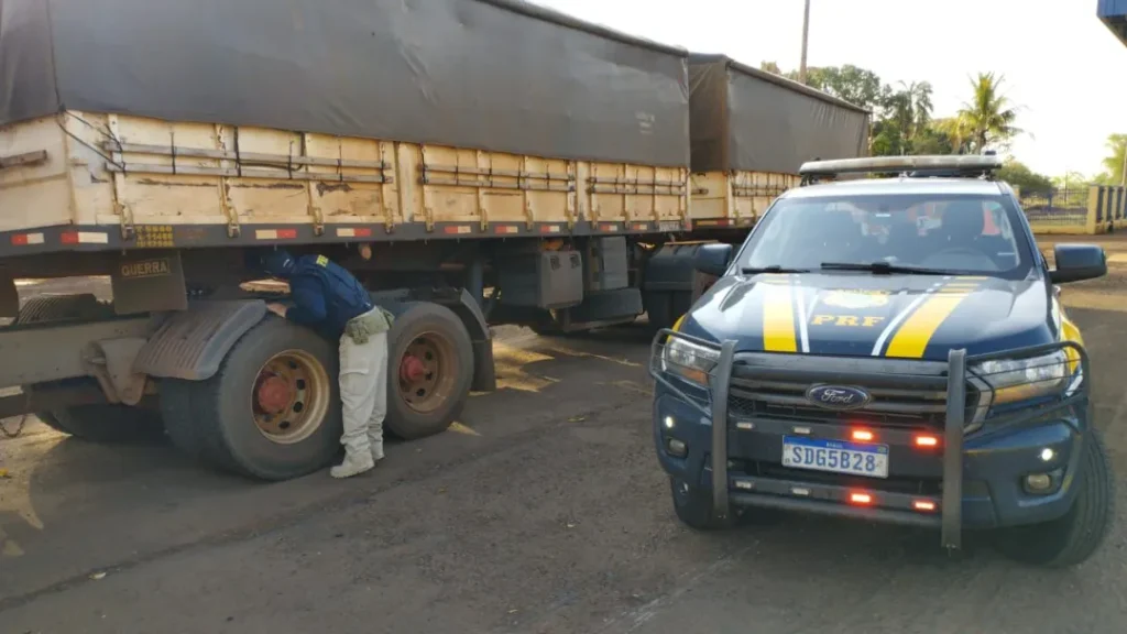 Caminhoneiro é preso em Jataí por adulteração de placas de carreta 3 Caminhoneiro é preso em Jataí por adulteração de placas de carreta