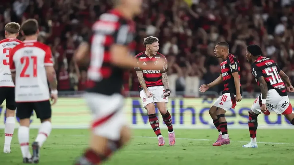 Flamengo vence Estudiantes e abre vantagem na Libertadores 6 Flamengo vence Estudiantes com gol relâmpago e abre vantagem na Libertadores