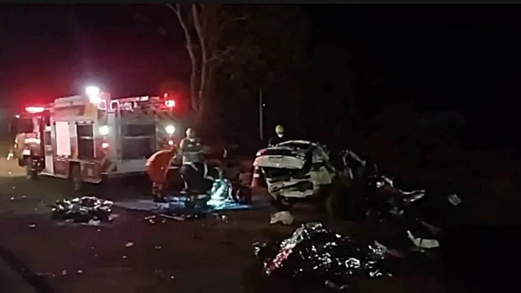 Tragédia na BR-153: acidente deixa oito mortos em Campinorte 7 Tragédia na BR-153: acidente deixa oito mortos em Campinorte