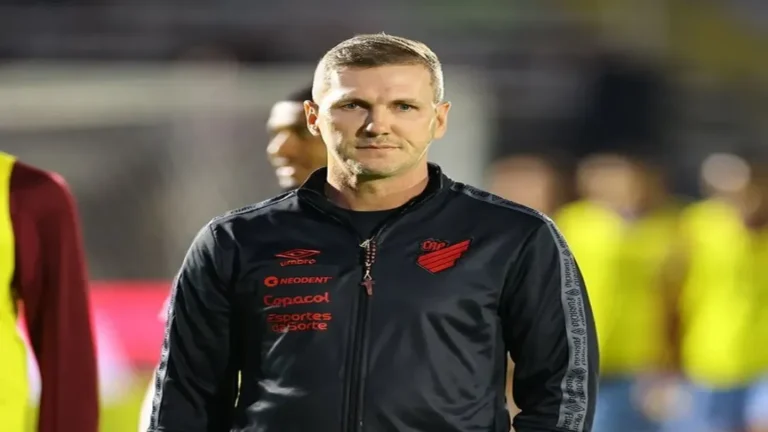 Vila Nova demite técnico Paulo Turra após sequência negativa