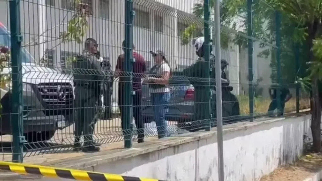Tiroteio em escola de Sobral deixam dois alunos mortos e três feridos 8 Tiros em escola de Sobral deixam dois alunos mortos e três feridos